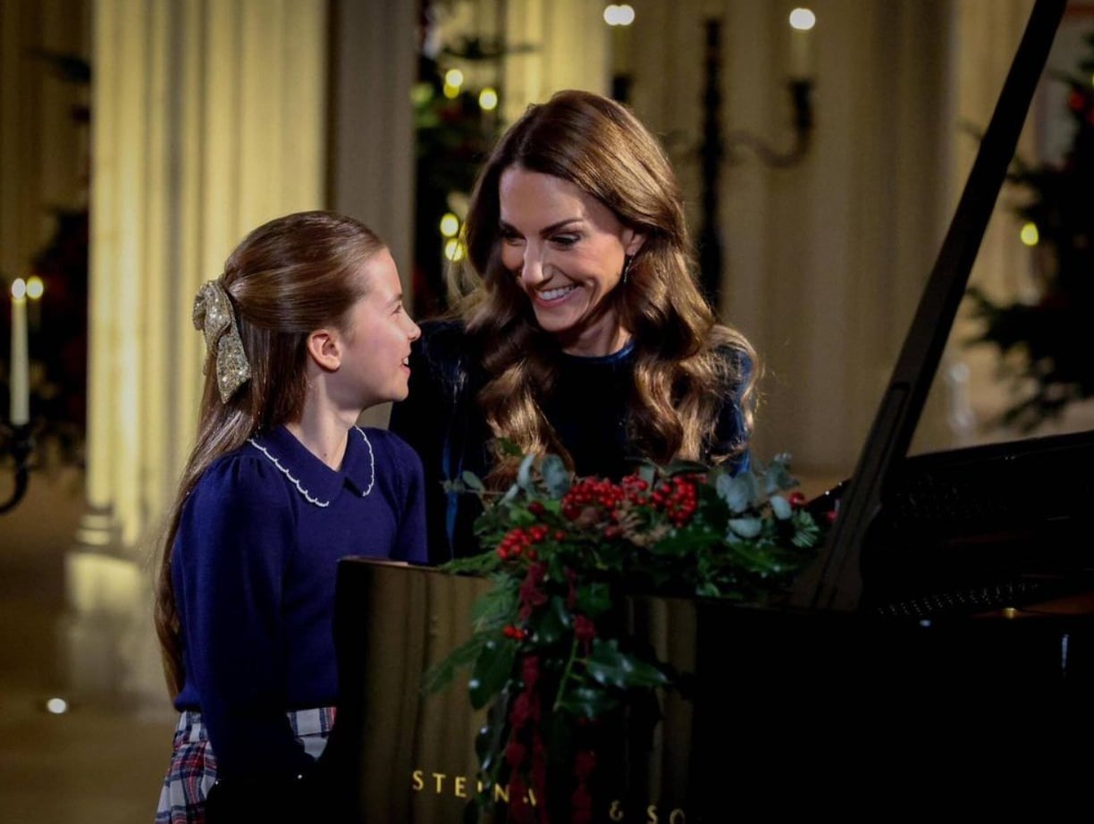 Kate Middleton y su hija Charlote en el del tradicional servicio de villancicos ‘Together at Christmas’. (Kensington Palace)