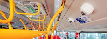 La red de videovigilancia de TransMilenio incluye más de 30.400 cámaras instaladas en buses y 1.363 cámaras en estaciones y portales monitoreadas en tiempo real - crédito TransMilenio