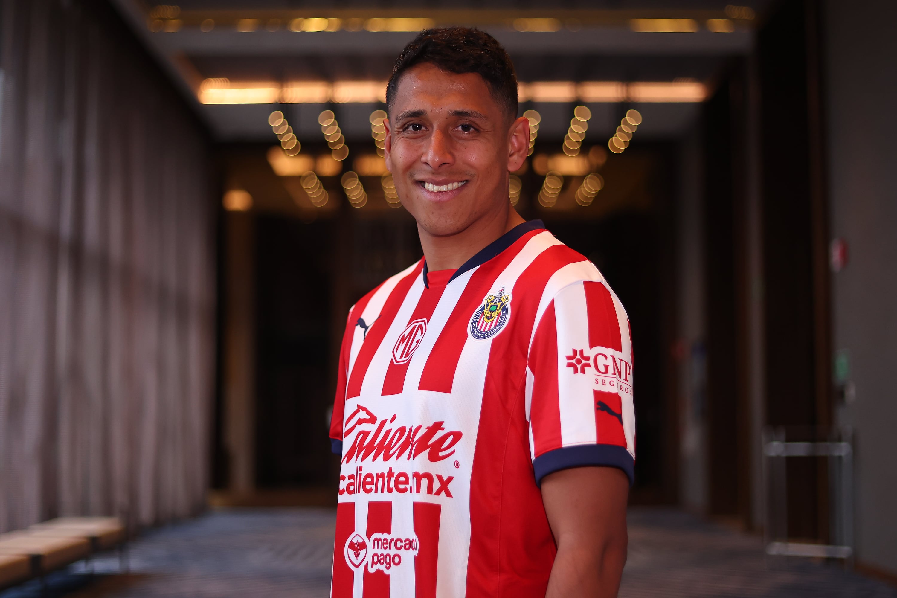 Tras las declaraciones, los aficionados piden que Luis Romo no juegue, que le retiren la capitanía en Chivas y que incluso deje de dar entrevistas. (X/@Chivas)