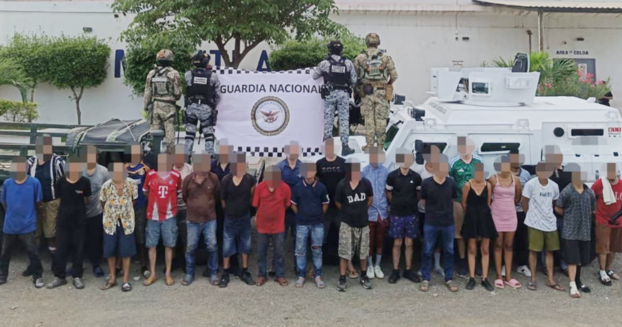 Detienen a 28 personas junto con 15 armas y casi 3 mil balas tras operativo federal en El Roble, Mazatlán