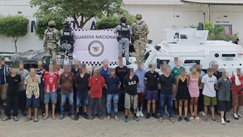 Detienen a 28 personas junto con 15 armas y casi 3 mil balas tras operativo interinstitucional en El Roble, Mazatlán
