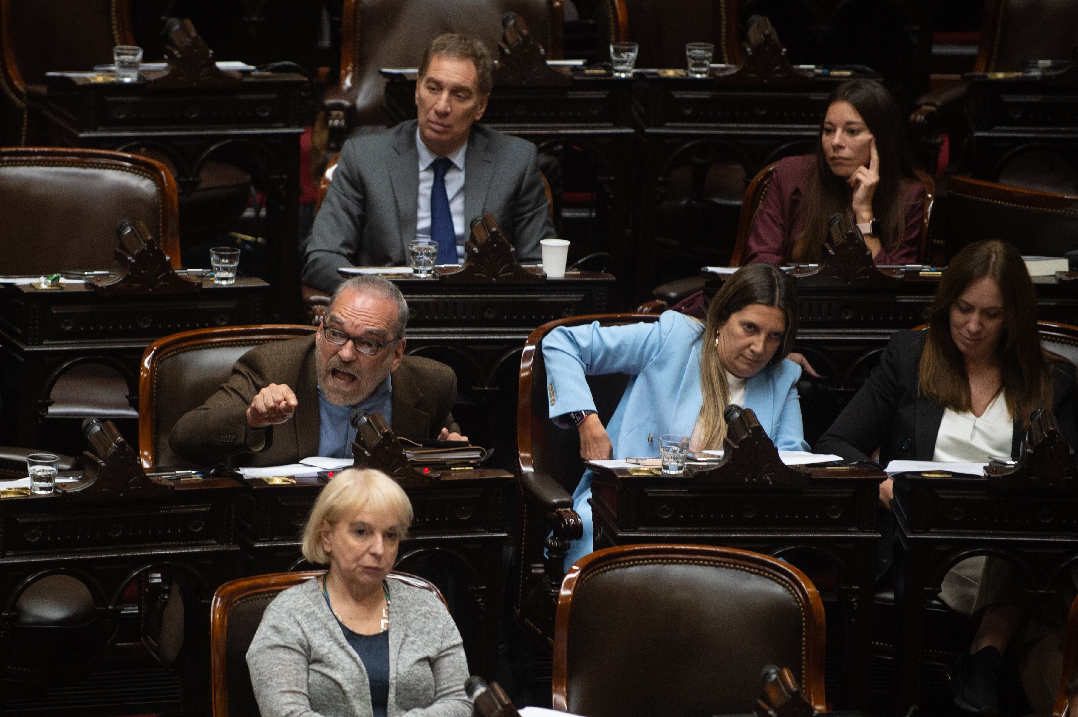 La comisión especial para investigar el fentanilo contaminado fue aprobada ayer. Durante la sesión que rechazo los vetos de Javier Milei para el financiamiento del Garraham y mayor presupuesto universitario Jaime Olivos