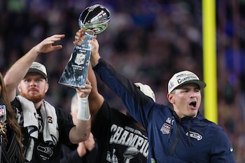 Mike Macdonald afirmó que los Seattle Seahawks respetarán la investigación y dejarán en manos de la NFL la decisión sobre el regreso de Terrion Arnold (AP Foto/Matt Slocum)