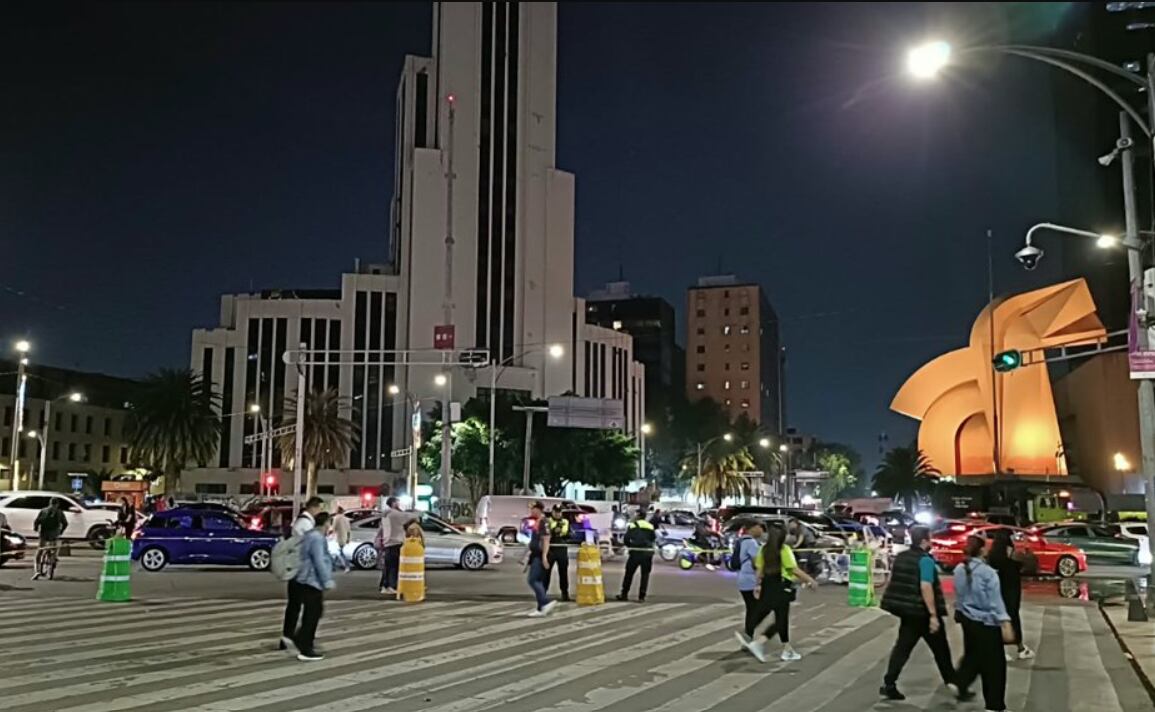 Trabajadores del IMSS bloquean Segob y amagan con protestas
