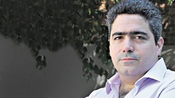 Javier Gonzalo Viñas Penino se contactó con los tribunales federales argentinos. Se dispuso a hacer los análisis de sangre. Estaba cansado de vivir con dos identidades