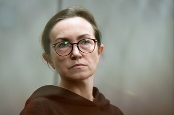 La editora de Radio Free Europe-Radio Liberty, Alsu Kurmasheva (Foto AP/Vladislav Mikhnevskii)