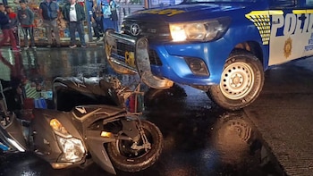 Capturan a agentes de la policía de Guatemala, tras chocar una patrulla contra dos motocicletas bajo supuesto estado de ebriedad