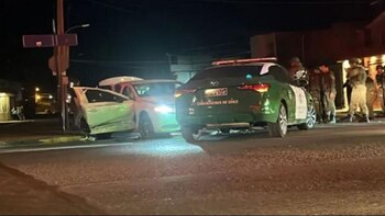 El vehículo chocó contra una