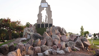 Monumento al suboficial ayudante Ochoa,