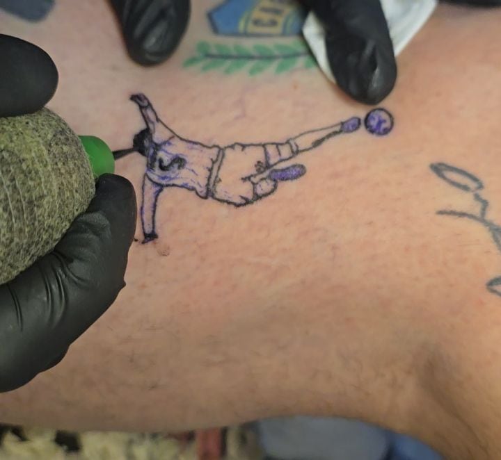 La ejecución del tatuaje (IG/adriaguilera82)