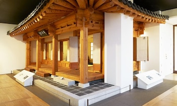 El British Museum seleccionó cinco obras de la Korea Foundation Gallery junto con la curadora Sang-ah Kim para vincular ARIRANG con la historia coreana - (The british museum)