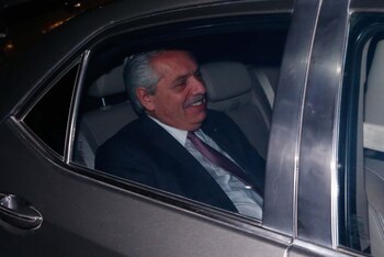 Alberto Fernández en su llegada