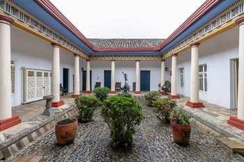 El patio principal es una