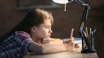 Los smartphones están arruinando el sueño de los adolescentes, según un estudio