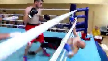 El violento nocaut que recorre el mundo: acabó con su rival en 30 segundos y se perfila como una “estrella en ascenso”