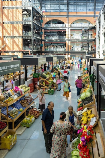 Comerciantes y compradores en el