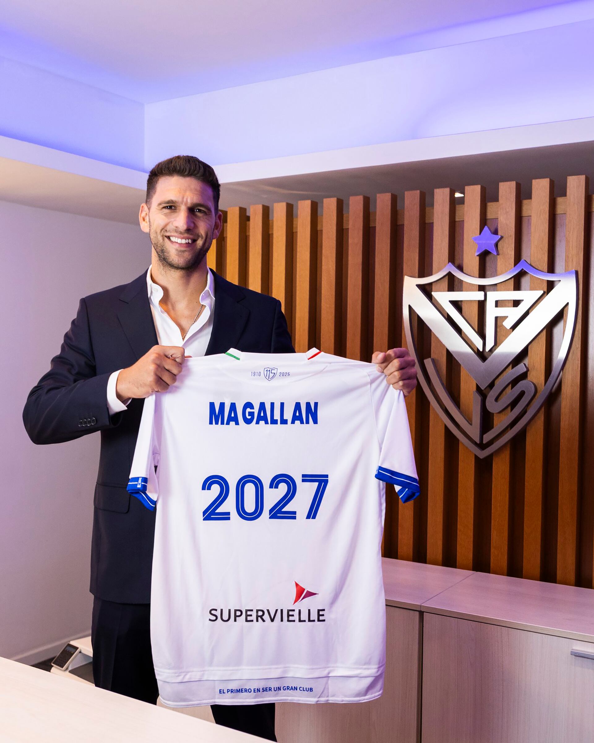 Lisandro Magallán firmó en velez
