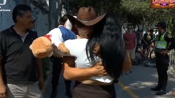 Mark Vito fue sorprendido por su novia Leslie Echavarría en su centro de votación, donde también estuvo presente el padre de Leslie para brindarle apoyo. YouTube