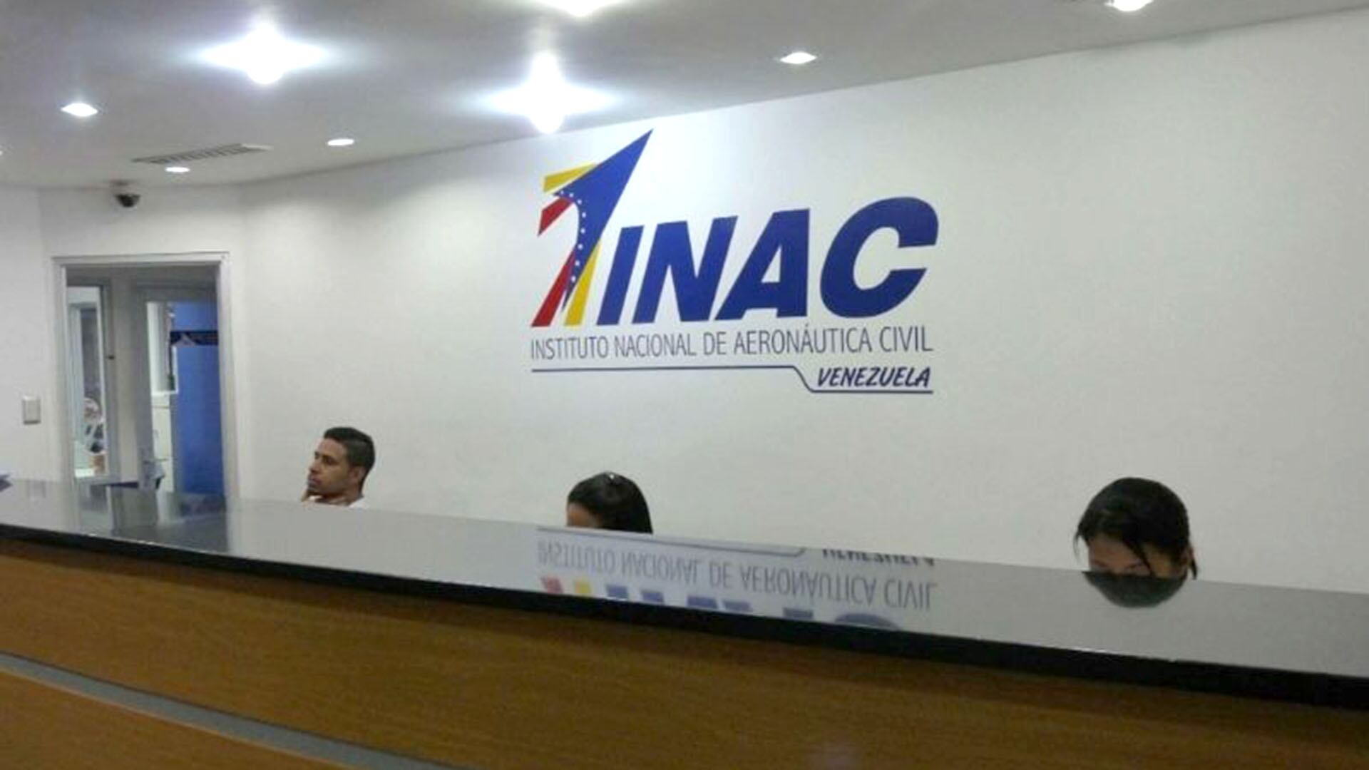 El Instituto Nacional de Aeronáutica Civil (INAC) venezolano había declarado que esperaba que Copa y la aerolínea colombiana Wingo reiniciaran operaciones en 48 horas