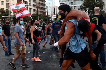 La policía libanesa reprimió este sábado una protesta antigubernamental en Beirut (REUTERS/Hannah McKay)