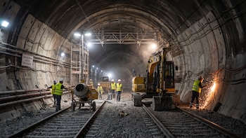 El túnel ferroviario entre Lyon y Turín afronta su apertura en 2033 tras 23 años de obras y con la financiación de los accesos aún sin cerrar