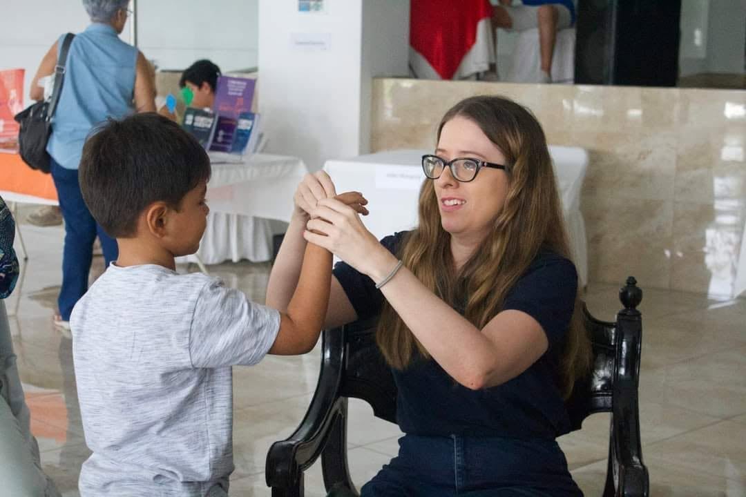 El aprendizaje del español escrito representa un reto para los alumnos sordos debido al uso de términos técnicos y lenguaje académico. (Cortesía: Redes sociales)