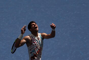 Alcaraz celebra un punto ganado