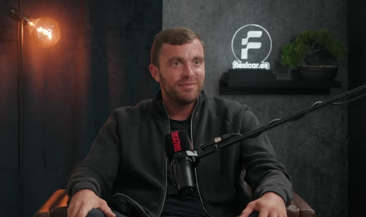 El periodista napolitano construyó su red de contactos recorriendo Milán, donde estableció vínculos con agentes, directivos y jugadores (Captura de video: YouTube - Iker Casillas)