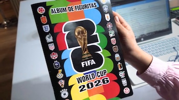 Diferencias en portada y número de jugadores revelan la falsedad de los álbumes truchos respecto al original