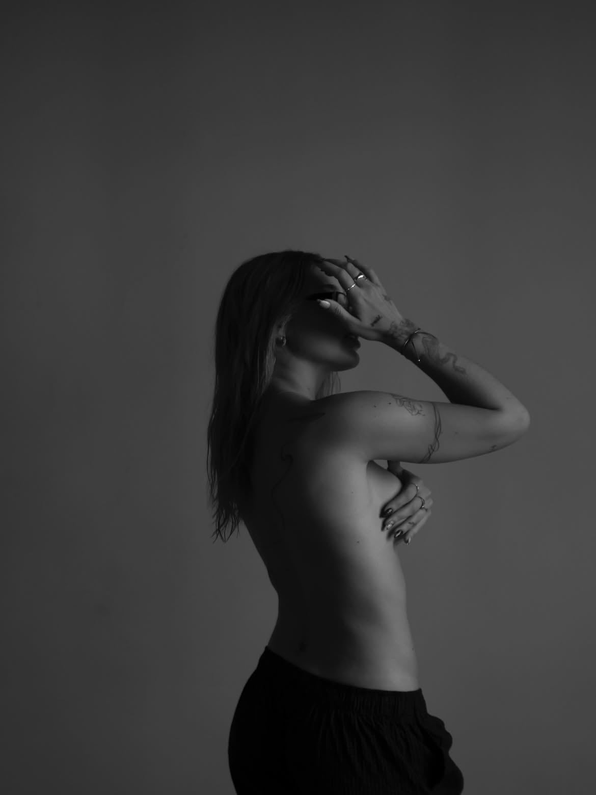 La influencer publicó las imágenes semanas después de someterse a una cirugía de aumento de busto (Instagram)