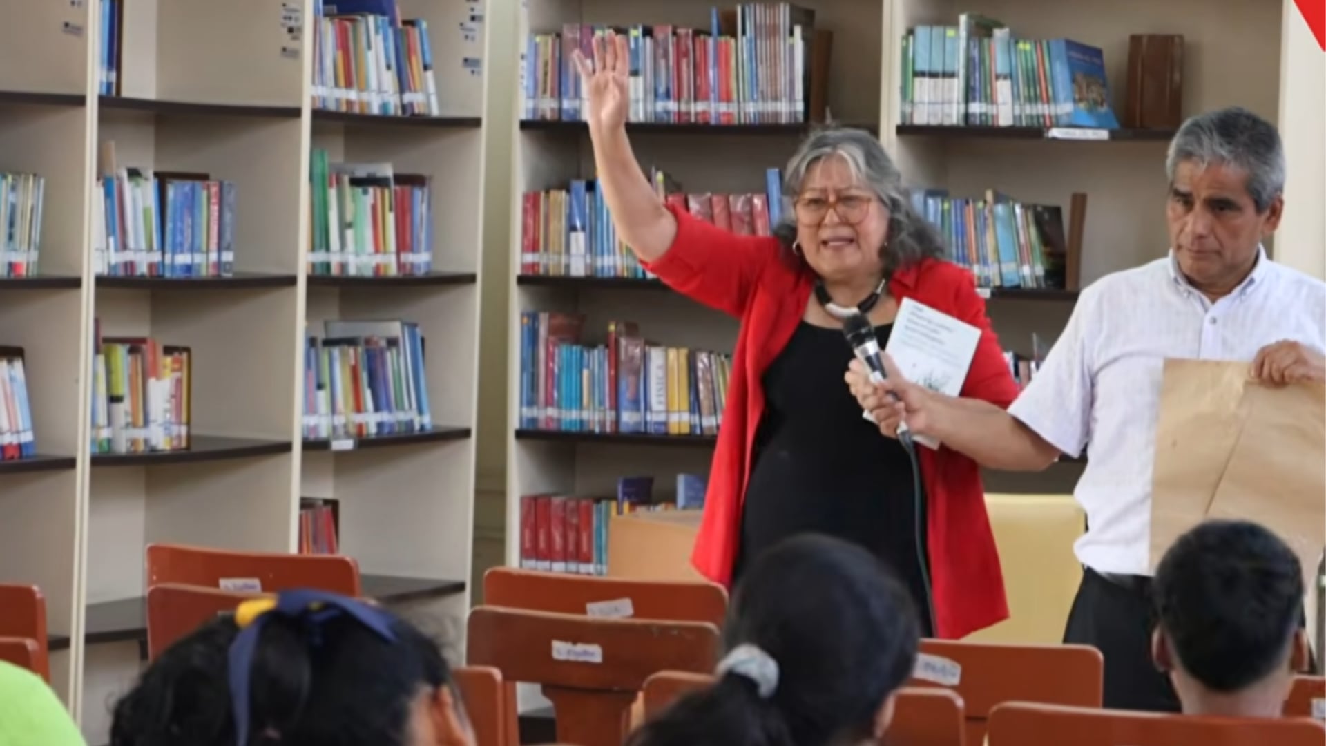 El primer cuento de la periodista y escritora peruana Rosa Samanez Chacón fue galardonado en un concurso español por su enfoque innovador y educativo sobre la contaminación plástica.| Agencia Andina