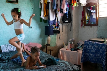 La crisis en Cuba a través de una familia que sobrevive con 60 dólares al mes