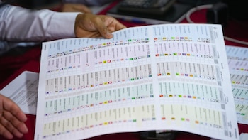 La ONPE descarta fraude electoral y atribuye las actas idénticas a errores humanos en la digitación de votos