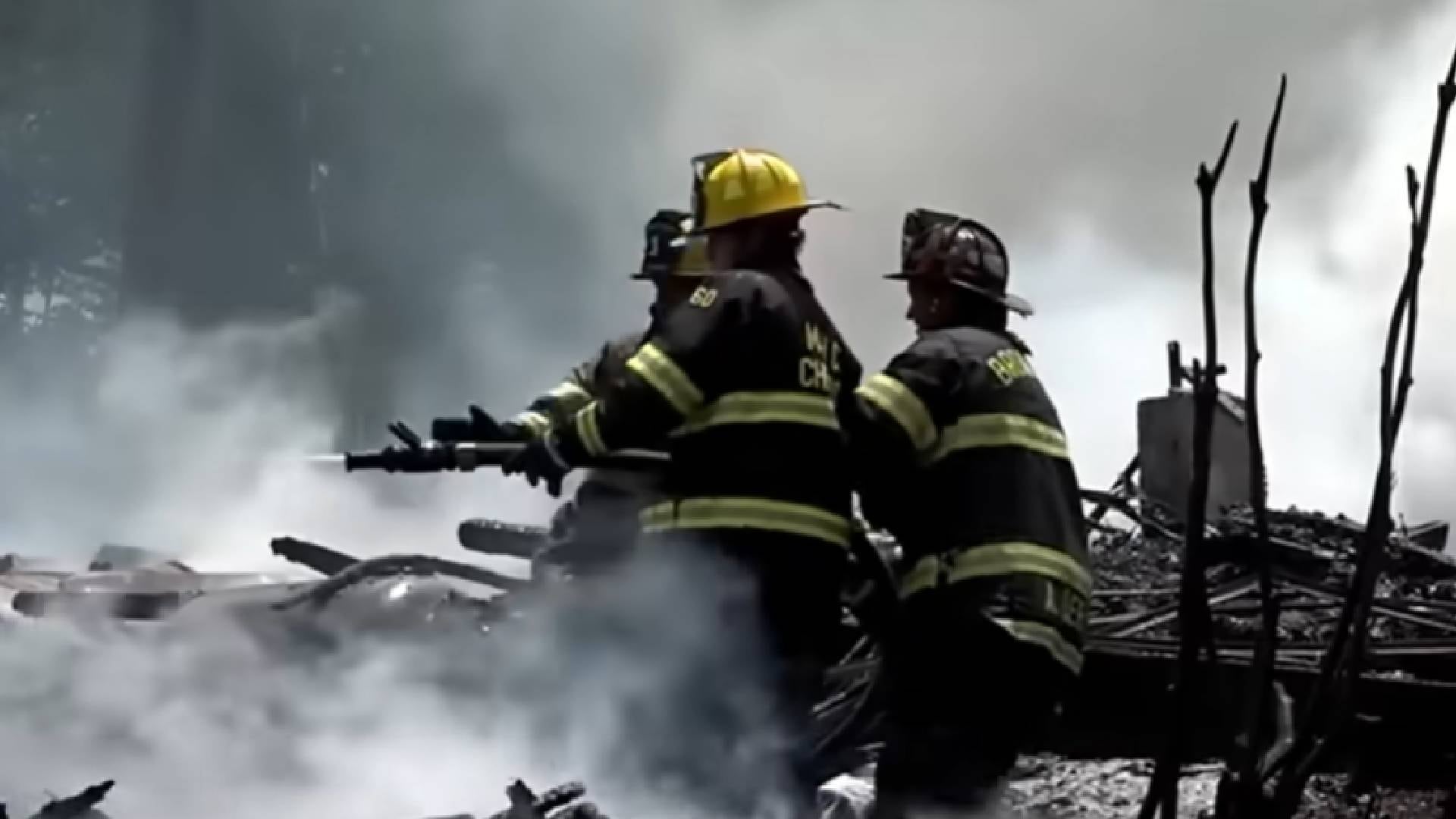 Ese mismo jueves, los bomberos combatieron otro incendio en una vivienda de Collingdale, condado de Delaware, sin heridos confirmados hasta el cierre (ABC)