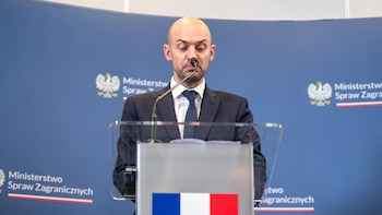 Francia denuncia el arresto de dos trabajadores de su Embajada en Irán en un acto "extremadamente grave"