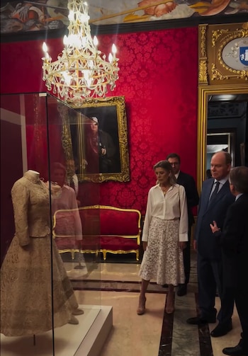 Carolina de Mónaco, Alexandra de Hannover y el príncipe Alberto visitan la exposición dedicada a la boda de Grace Kelly y Rainiero III (Casa Real)
