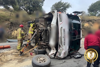 Once pasajeros involucrados en el siniestro del sector Florencia reciben atención médica tras un despliegue conjunto de diferentes organismos de emergencias y autoridades locales - crédito Bomberos Voluntarios
