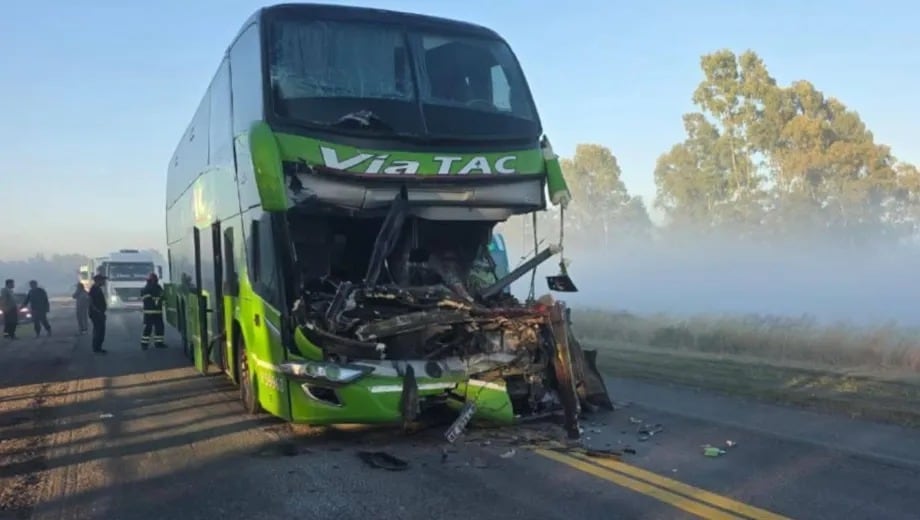 El accidente ocurrió bajo una densa cortina de humo provocada por un incendio originado por la caída de un cable de EDES