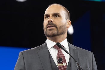 La sentencia impone a Eduardo Bolsonaro una inhabilitación para ejercer cargos públicos en Brasil hasta el año 2038. (Europa Press/Contacto/Lev Radin)