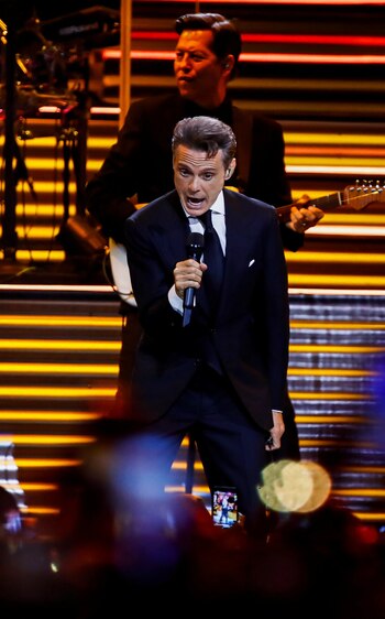 Luis Miguel en una de sus presentaciones en el Movistar Arena, en Buenos Aires, Argentina. REUTERS/Agustin Marcarian