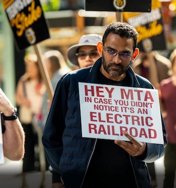 La huelga del Long Island Rail Road interrumpe el transporte ferroviario de más de 300.000 pasajeros diarios en Nueva York antes del Memorial Day (Reuters)