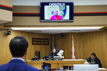 La jueza Marisa Tinkler Mendez postergó hasta el 28 de octubre la audiencia del exjugador de la NFL Antonio Brown en Miami (Carl Juste/AP)