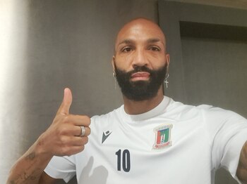 Emilio Nsue, jugador de la selección de Guinea Ecuatorial, durante la entrevista con EFE. EFE/Emilio Nsue