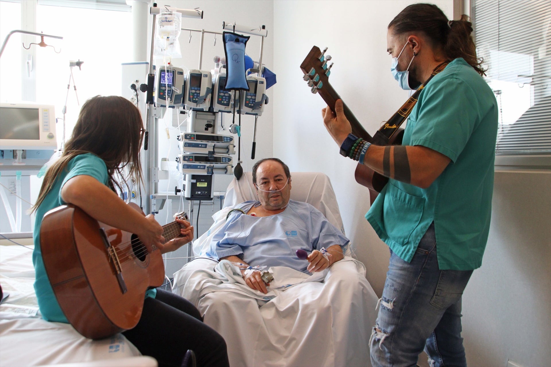 Cuando la música despierta recuerdos: cómo las emociones activan la memoria en los adultos mayores