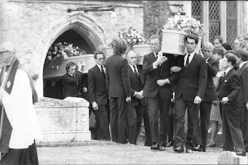 El funeral en la iglesia