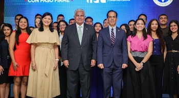 El gobierno puso en marcha la Ley de Pasantías, una iniciativa que pretende apoyar a jóvenes de entre 18 y 25 años para que puedan adquirir una experiencia laboral durante un año. (Presidencia)