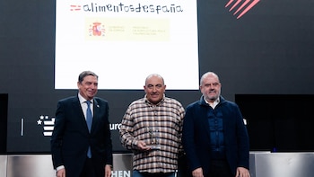 Planas entrega el premio Alimentos