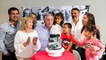 La familia unida: Mauro, María