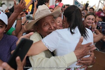 La morenista se reunió con