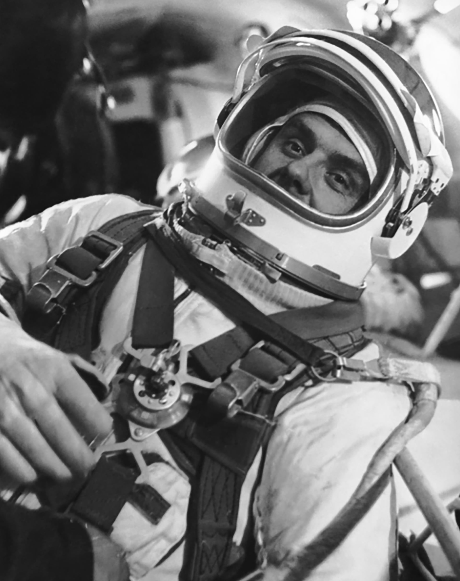 El coronel Vladímir Komarov preparándose para el vuelo